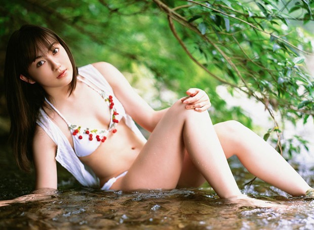 肌肤白嫩的正点美眉清新写真照片(图20)