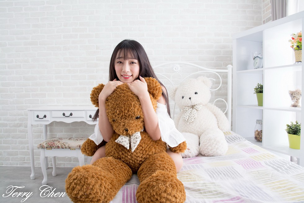 台湾美腿嫩模刘萱居家性感内衣配肉丝裤袜迷人美腿写真40P