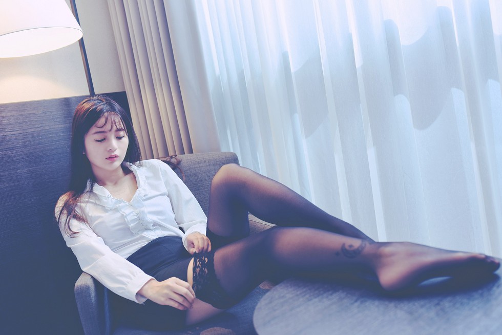 长筒黑丝女郎居家床上性感私房内衣系列秀完美身材撩人诱惑写真40P
