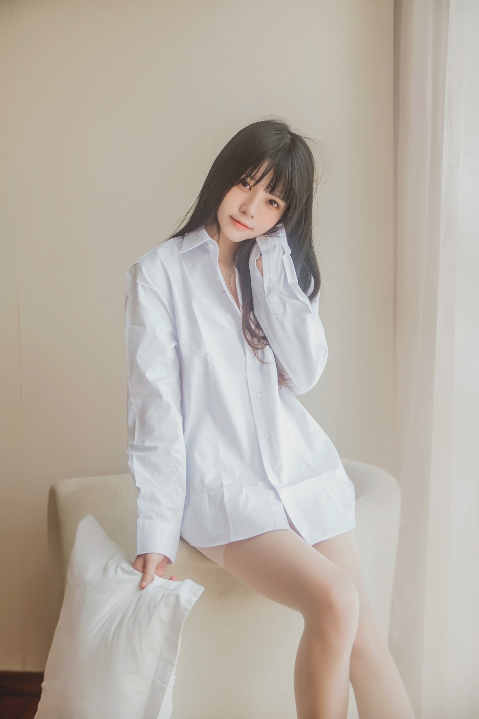 正妹樱桃未熟居家床上白衬衣配肉丝裤袜半脱性感内衣秀完美身材写真48P