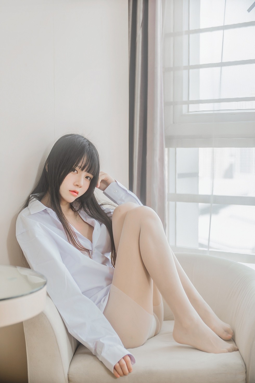 正妹樱桃未熟居家床上白衬衣配肉丝裤袜半脱性感内衣秀完美身材写真48P