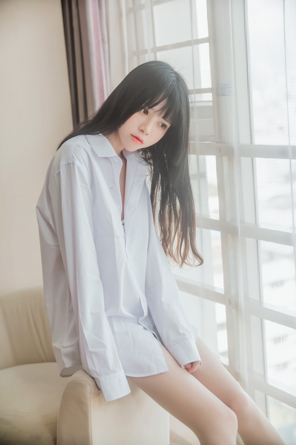 正妹樱桃未熟居家床上白衬衣配肉丝裤袜半脱性感内衣秀完美身材写真48P