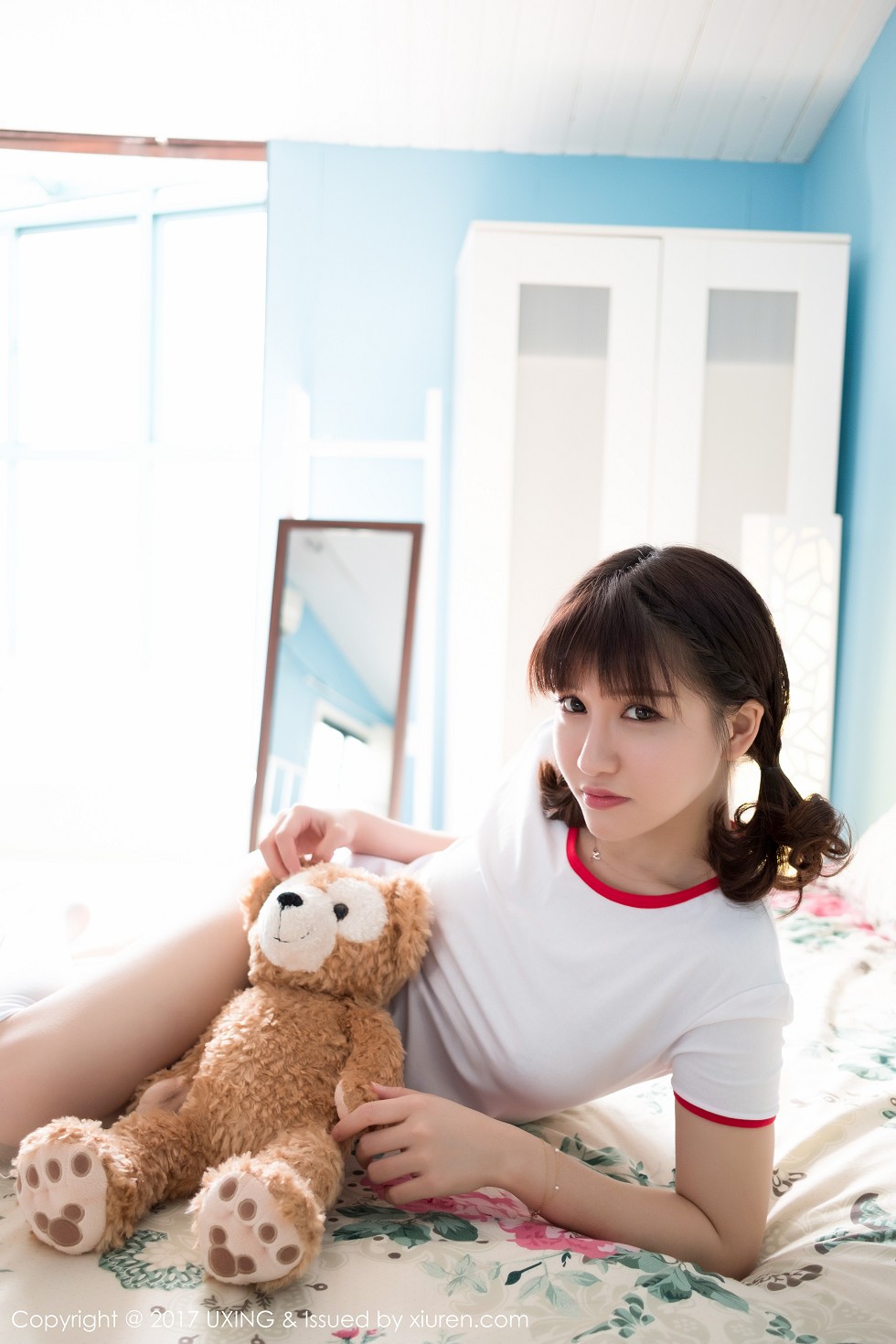 [UXING优星馆]Vol.040_嫩模K8傲娇萌萌Vivian居家大床上体操服可爱萌动写真60P