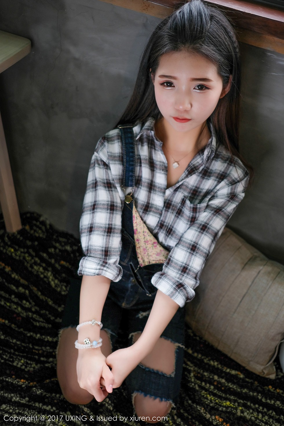 [UXING优星馆]Vol.044_童颜巨乳嫩模可爱的小叶子脱牛仔衬衫秀完美曲线诱惑写真40P