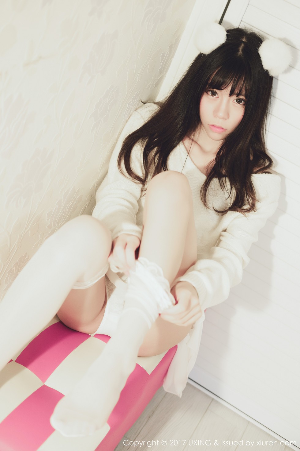[UXING优星馆]Vol.048_嫩模Yo酱居家学生装+白色蕾丝袜清爽美萝莉性感写真32P