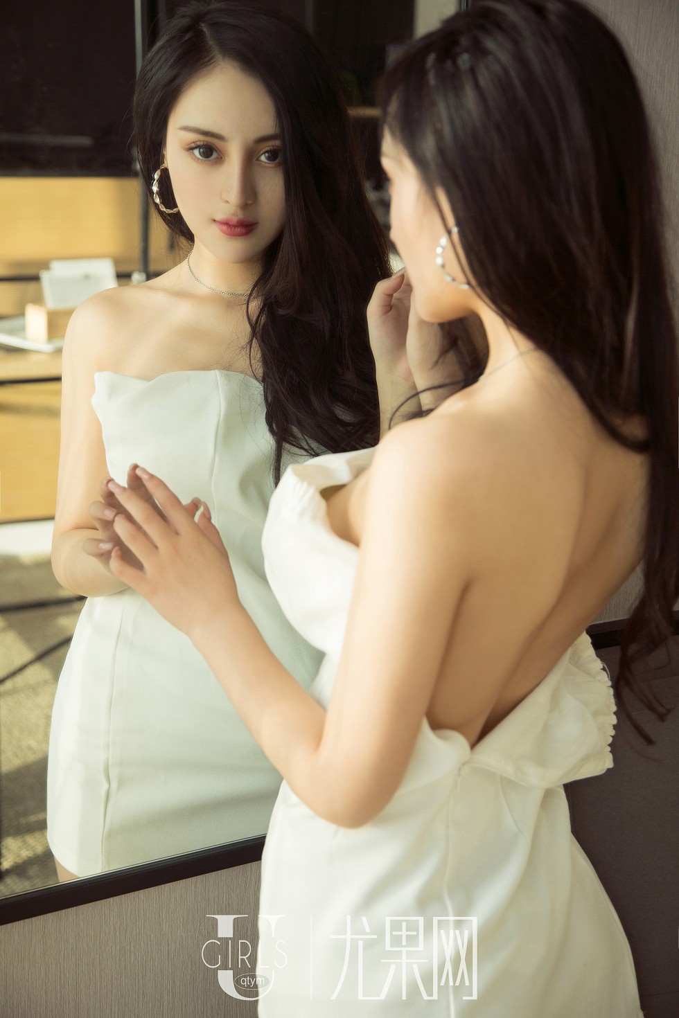 [Ugirls尤果网]U377_嫩模莫妮卡私房黑色蕾丝情趣内衣配吊带黑丝极致诱惑写真65P