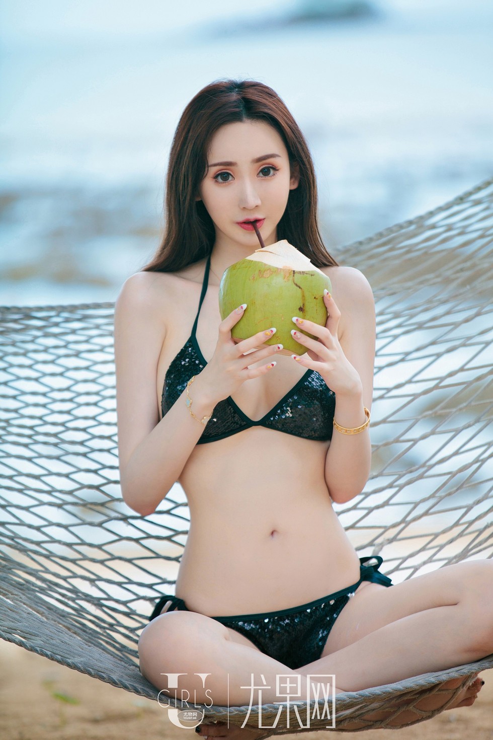 [Ugirls尤果网]U379_嫩模于思琪沙滩边性感比基尼+泳池里黄色比基尼湿身诱惑写真65P