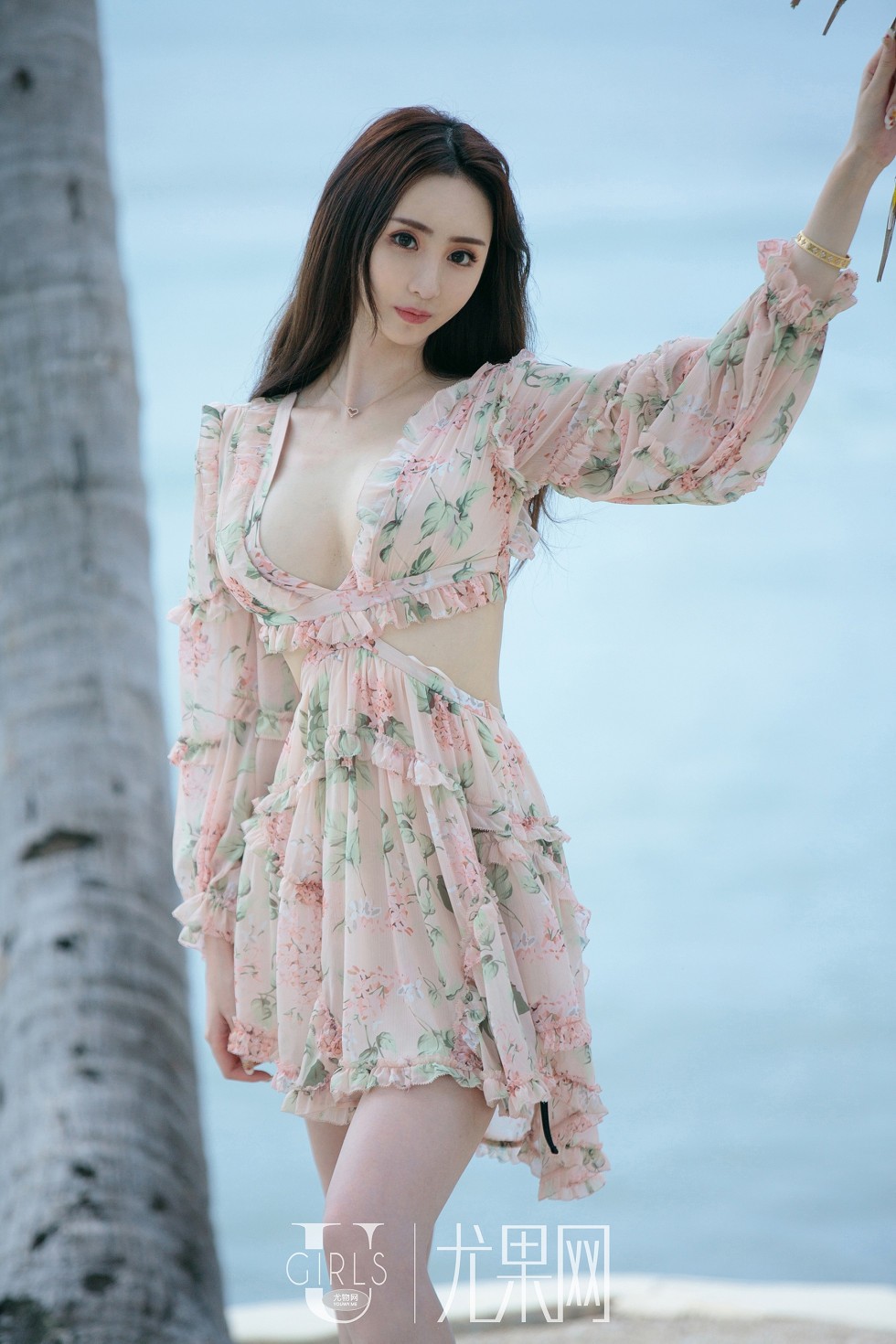 [Ugirls尤果网]U379_嫩模于思琪沙滩边性感比基尼+泳池里黄色比基尼湿身诱惑写真65P