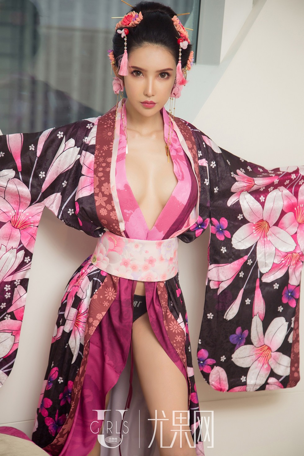 [Ugirls尤果网]U382_嫩模球球私房真空和服+黑色情趣内衣秀完美身材妩媚诱惑写真65P