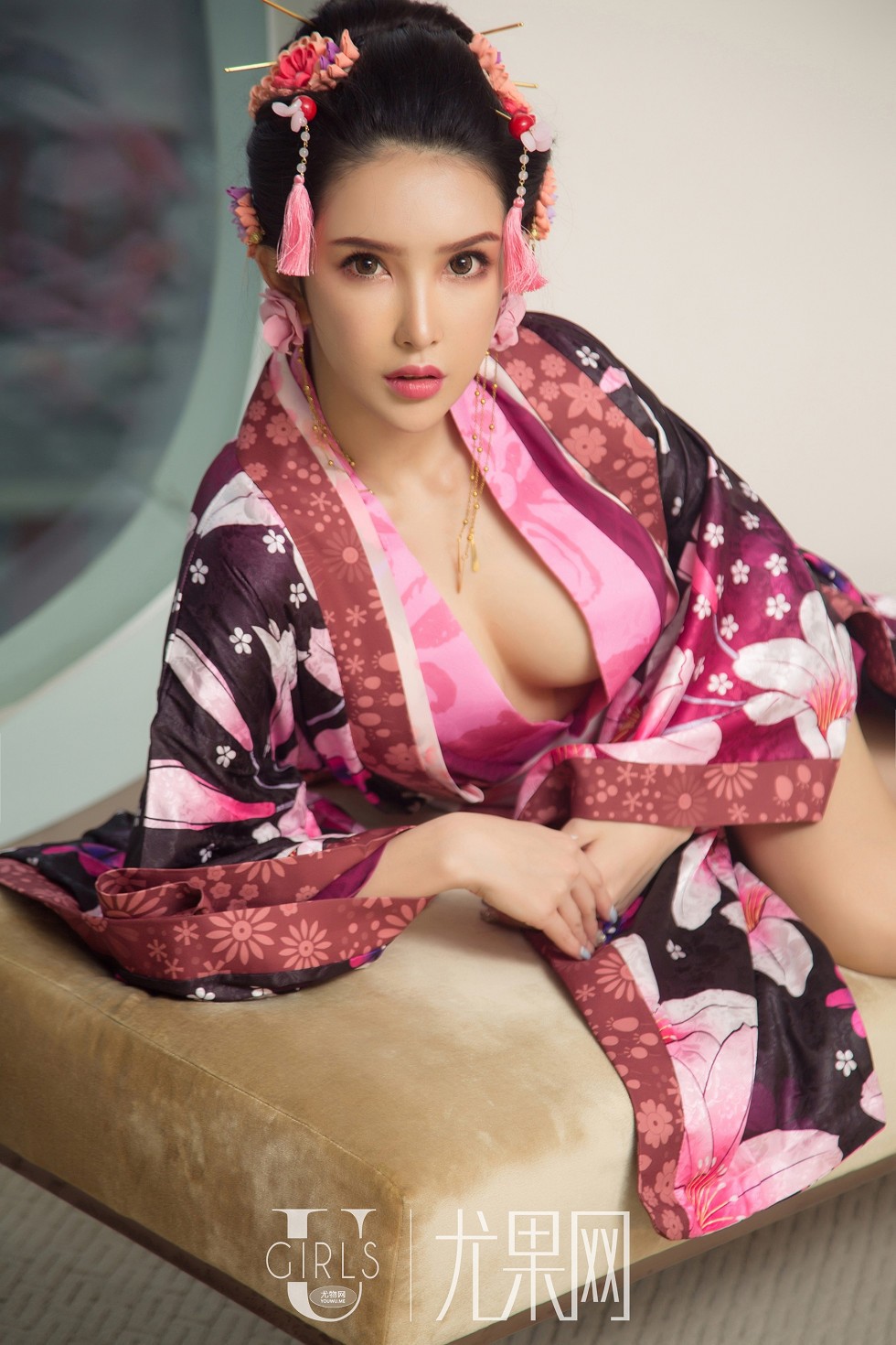[Ugirls尤果网]U382_嫩模球球私房真空和服+黑色情趣内衣秀完美身材妩媚诱惑写真65P