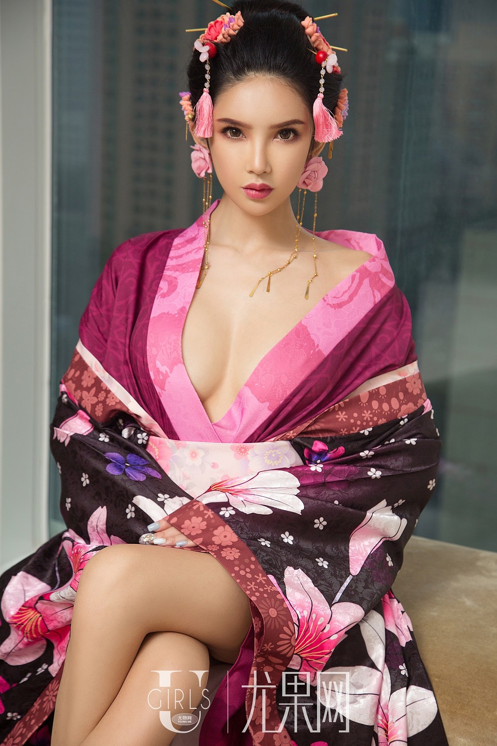 [Ugirls尤果网]U382_嫩模球球私房真空和服+黑色情趣内衣秀完美身材妩媚诱惑写真65P