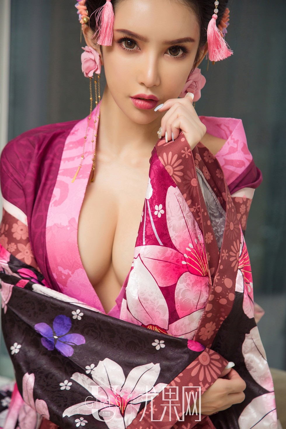 [Ugirls尤果网]U382_嫩模球球私房真空和服+黑色情趣内衣秀完美身材妩媚诱惑写真65P