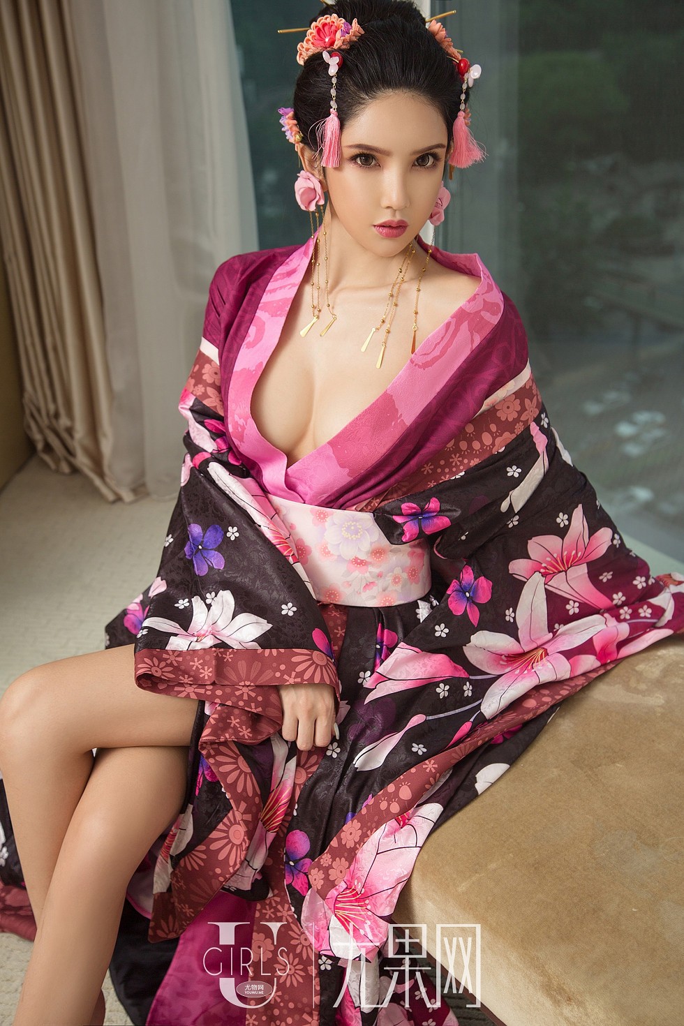 [Ugirls尤果网]U382_嫩模球球私房真空和服+黑色情趣内衣秀完美身材妩媚诱惑写真65P