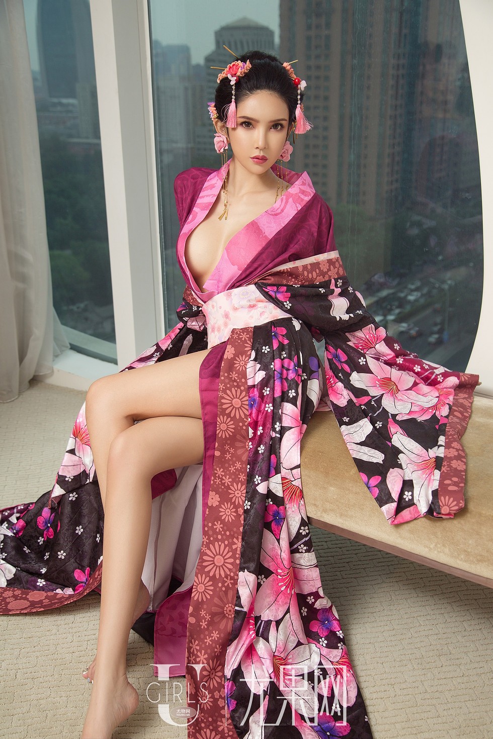 [Ugirls尤果网]U382_嫩模球球私房真空和服+黑色情趣内衣秀完美身材妩媚诱惑写真65P