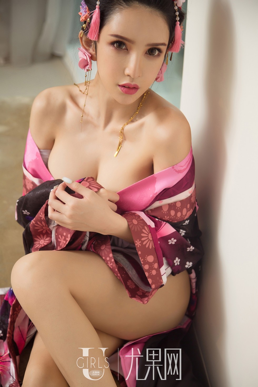 [Ugirls尤果网]U382_嫩模球球私房真空和服+黑色情趣内衣秀完美身材妩媚诱惑写真65P