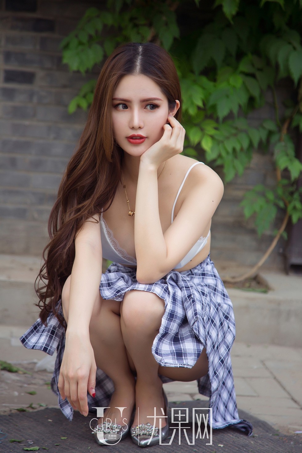 [Ugirls尤果网]U384_嫩模若彤BOOMBOOM白色蕾丝内衣+性感足球宝贝秀完美身材写真60P