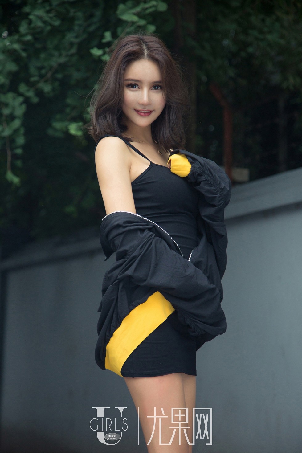 [Ugirls尤果网]U388_嫩模尹菲私房黑色紧身裙+三点式内衣秀完美身材火辣诱惑写真65P