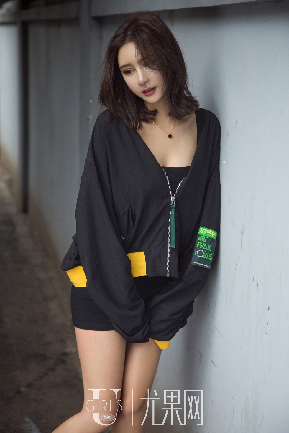 [Ugirls尤果网]U388_嫩模尹菲私房黑色紧身裙+三点式内衣秀完美身材火辣诱惑写真65P