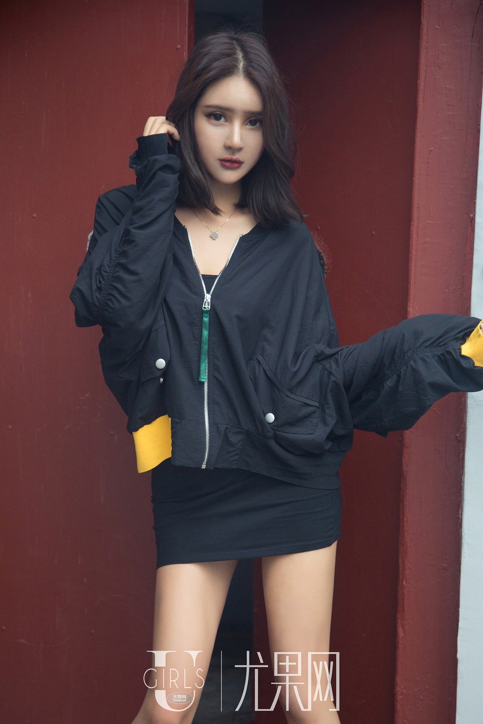 [Ugirls尤果网]U388_嫩模尹菲私房黑色紧身裙+三点式内衣秀完美身材火辣诱惑写真65P
