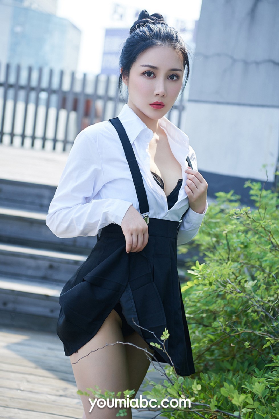 [YouMi尤蜜]Vol.199_嫩模子怡私房床上黑色内衣半脱露豪乳黑桃遮点撩人诱惑写真44P