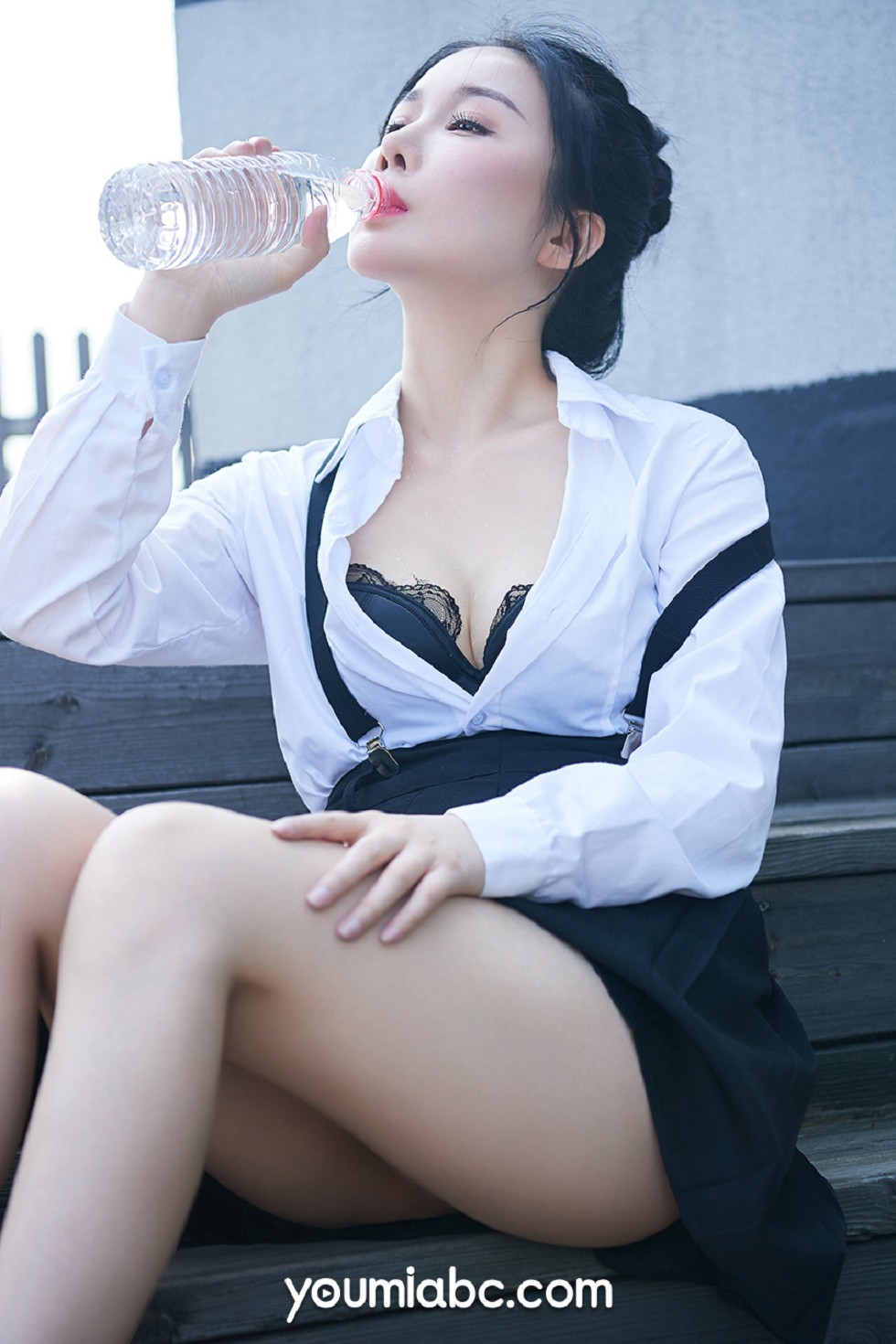 [YouMi尤蜜]Vol.199_嫩模子怡私房床上黑色内衣半脱露豪乳黑桃遮点撩人诱惑写真44P