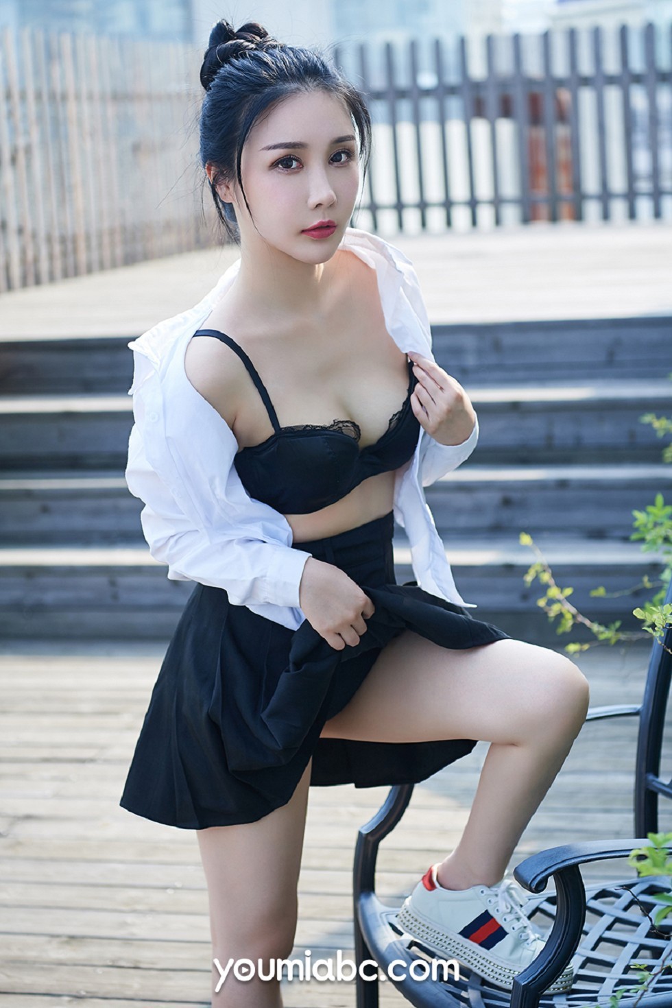 [YouMi尤蜜]Vol.199_嫩模子怡私房床上黑色内衣半脱露豪乳黑桃遮点撩人诱惑写真44P