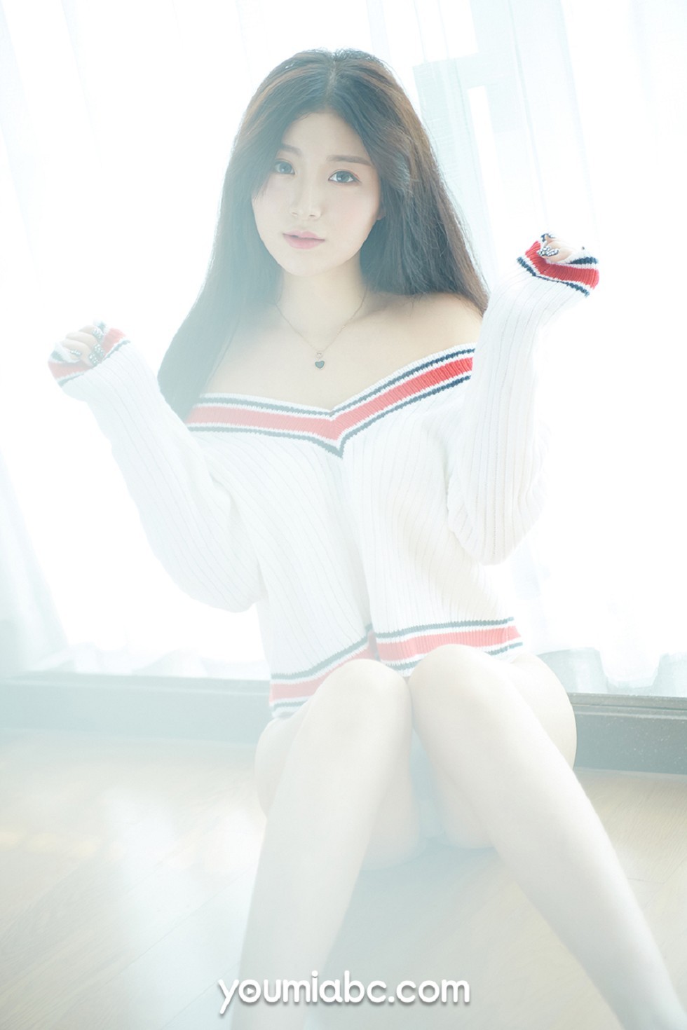 [YouMi尤蜜]Vol.211_模特嫩嫩私房白色蕾丝内衣配白丝袜秀完美身材诱惑写真56P