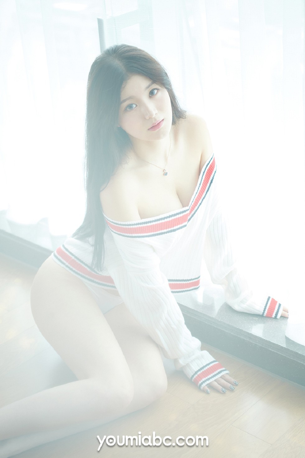 [YouMi尤蜜]Vol.211_模特嫩嫩私房白色蕾丝内衣配白丝袜秀完美身材诱惑写真56P