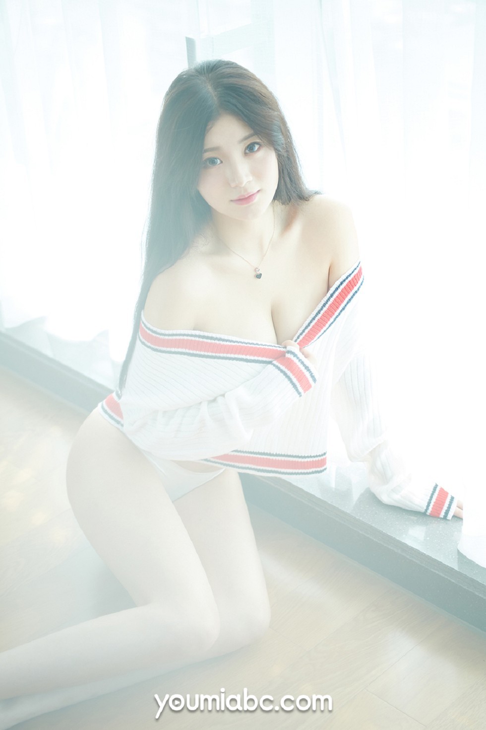 [YouMi尤蜜]Vol.211_模特嫩嫩私房白色蕾丝内衣配白丝袜秀完美身材诱惑写真56P