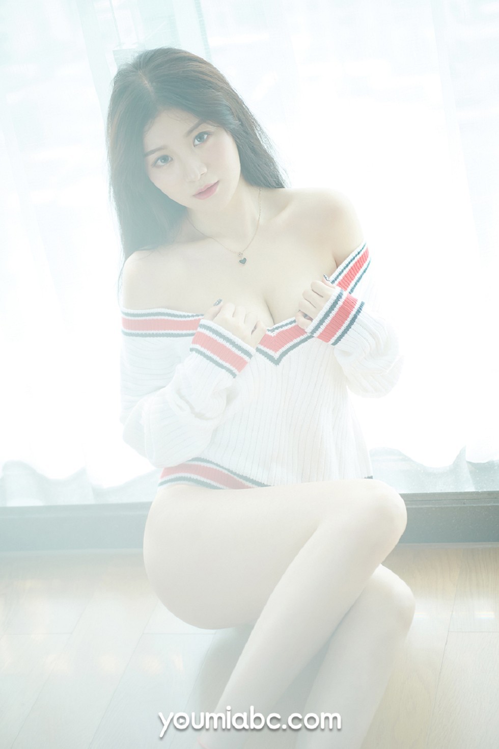 [YouMi尤蜜]Vol.211_模特嫩嫩私房白色蕾丝内衣配白丝袜秀完美身材诱惑写真56P