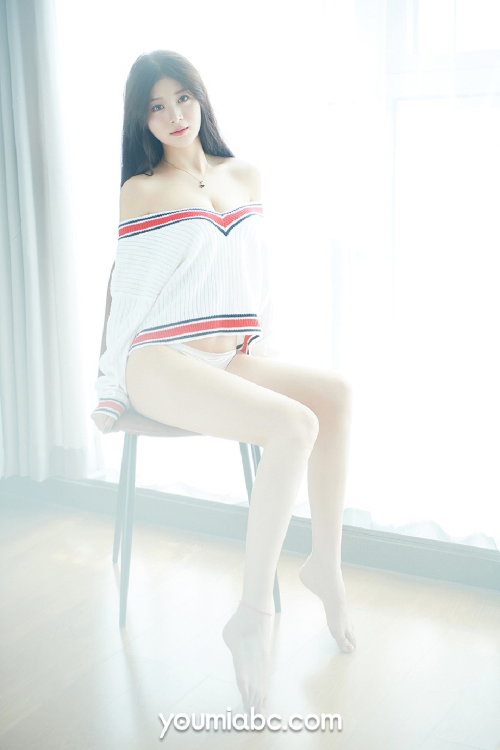 [YouMi尤蜜]Vol.211_模特嫩嫩私房白色蕾丝内衣配白丝袜秀完美身材诱惑写真56P