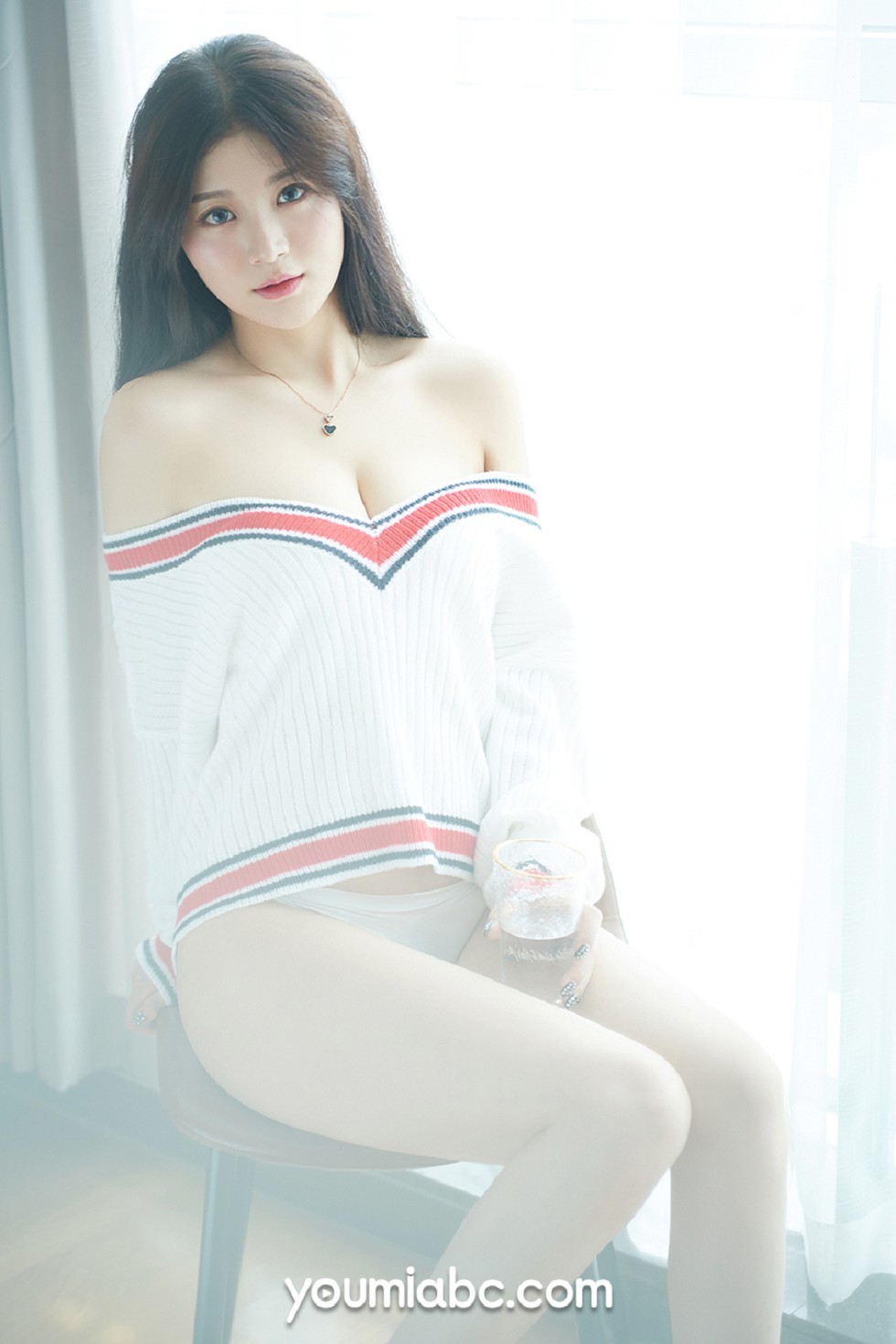 [YouMi尤蜜]Vol.211_模特嫩嫩私房白色蕾丝内衣配白丝袜秀完美身材诱惑写真56P