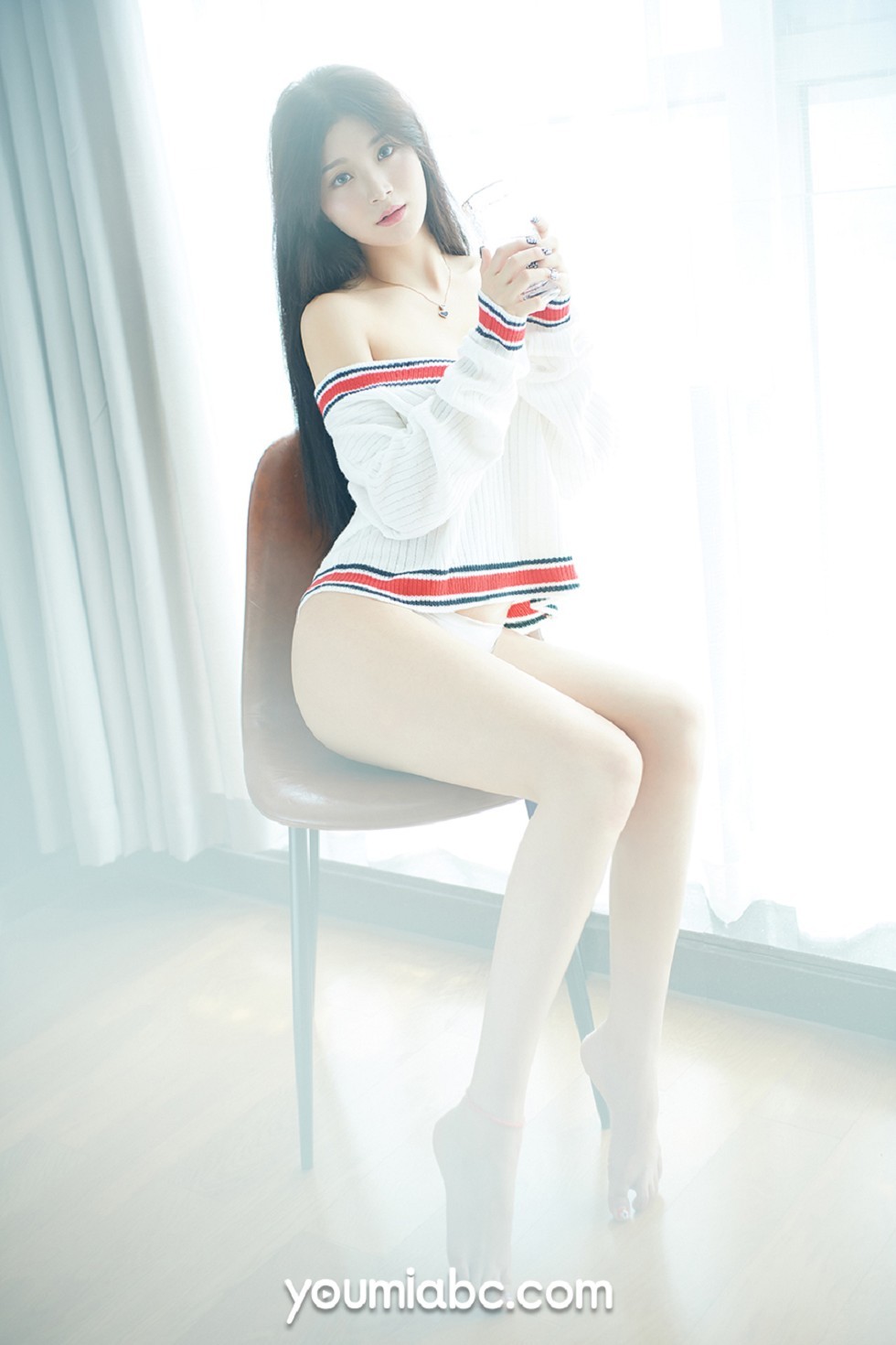 [YouMi尤蜜]Vol.211_模特嫩嫩私房白色蕾丝内衣配白丝袜秀完美身材诱惑写真56P