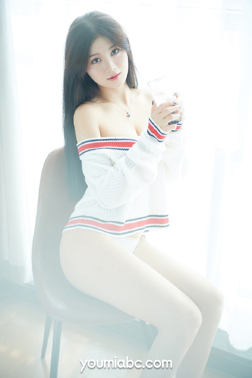 [YouMi尤蜜]Vol.211_模特嫩嫩私房白色蕾丝内衣配白丝袜秀完美身材诱惑写真56P