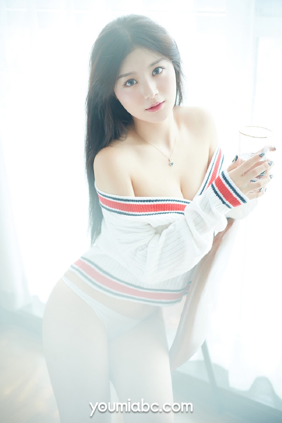 [YouMi尤蜜]Vol.211_模特嫩嫩私房白色蕾丝内衣配白丝袜秀完美身材诱惑写真56P
