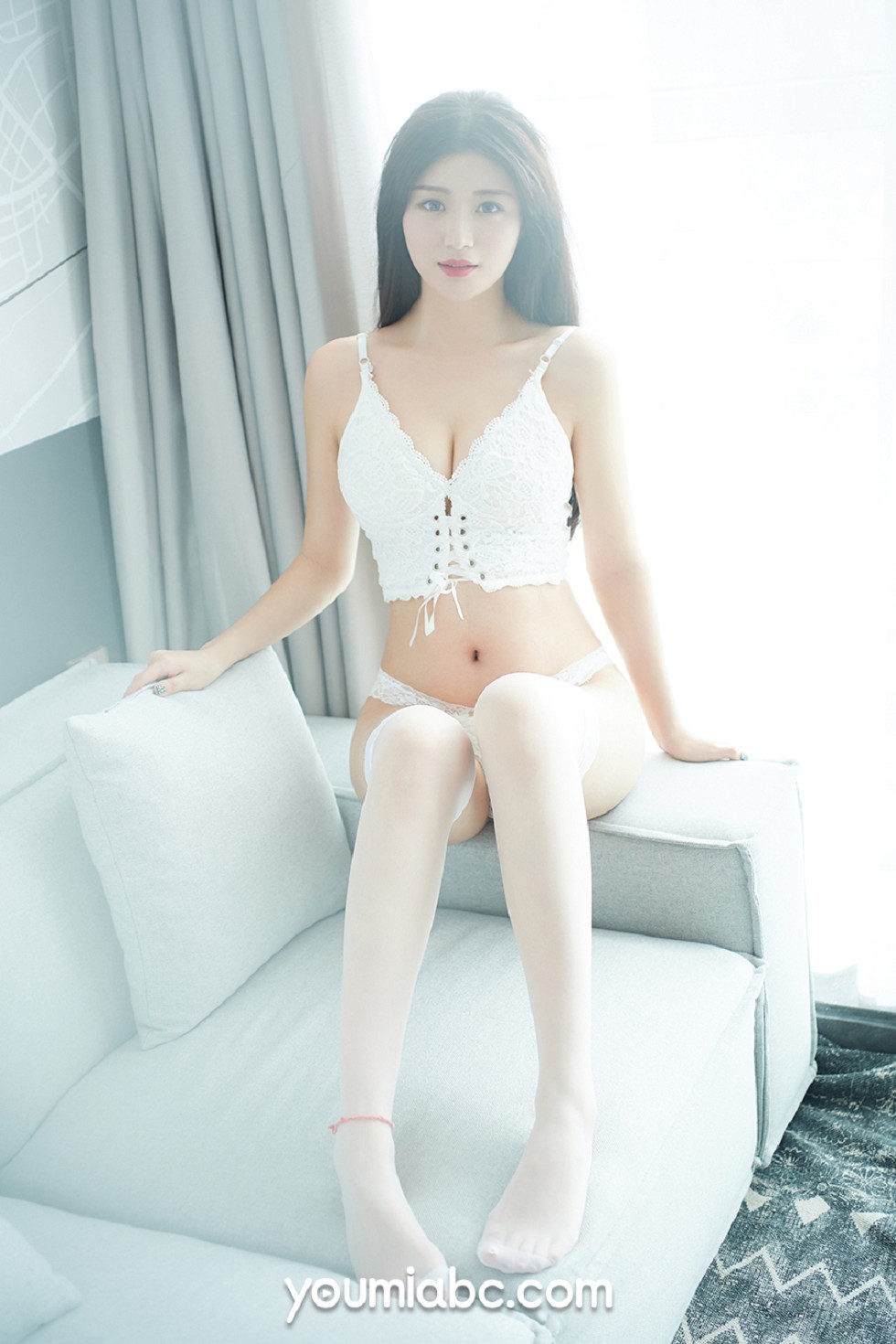 [YouMi尤蜜]Vol.211_模特嫩嫩私房白色蕾丝内衣配白丝袜秀完美身材诱惑写真56P