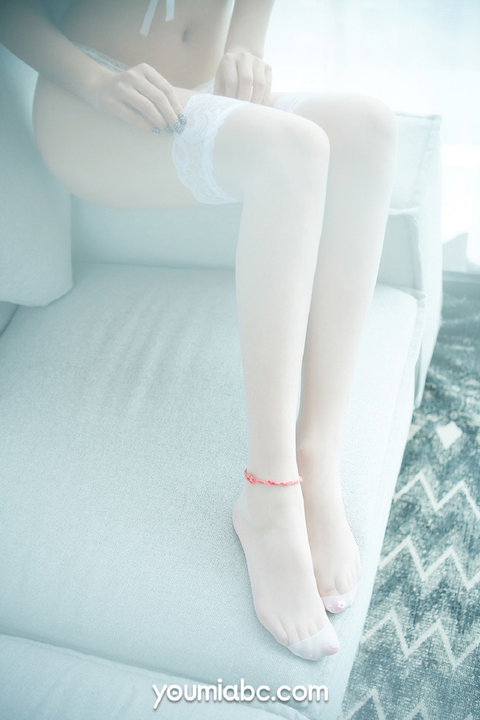 [YouMi尤蜜]Vol.211_模特嫩嫩私房白色蕾丝内衣配白丝袜秀完美身材诱惑写真56P
