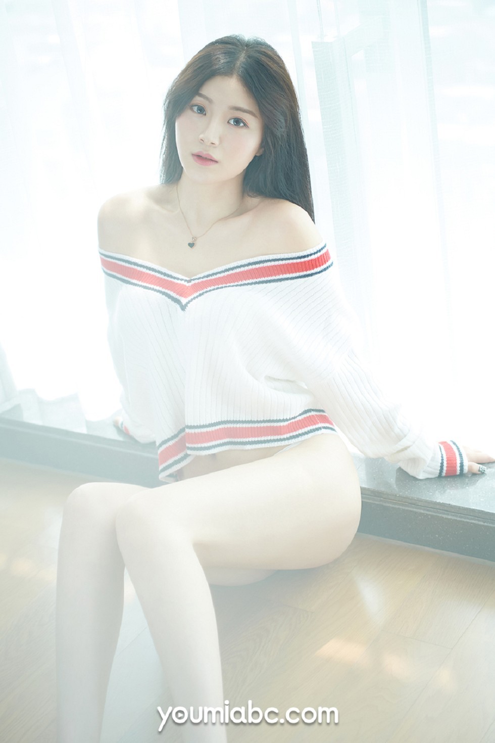 [YouMi尤蜜]Vol.211_模特嫩嫩私房白色蕾丝内衣配白丝袜秀完美身材诱惑写真56P