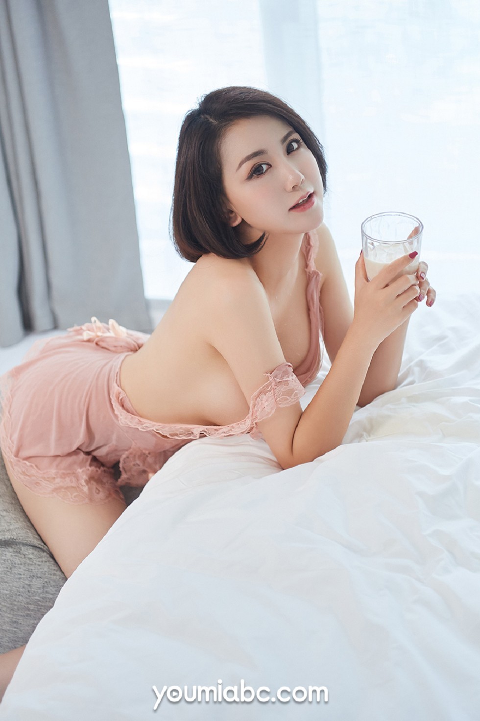 [YouMi尤蜜]Vol.216_嫩模乔雪私房粉色睡裙半脱真空露傲人豪乳遮点极致诱惑写真51P