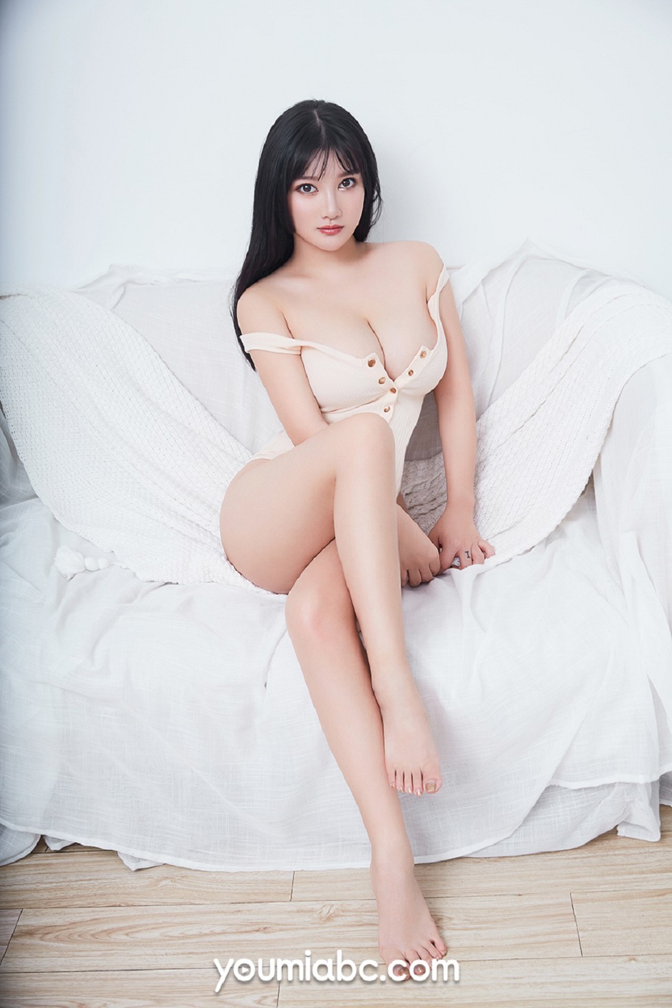 [YouMi尤蜜]Vol.217_嫩模小尤奈居家私房性感真空白衬衣秀傲人豪乳极致诱惑写真49P