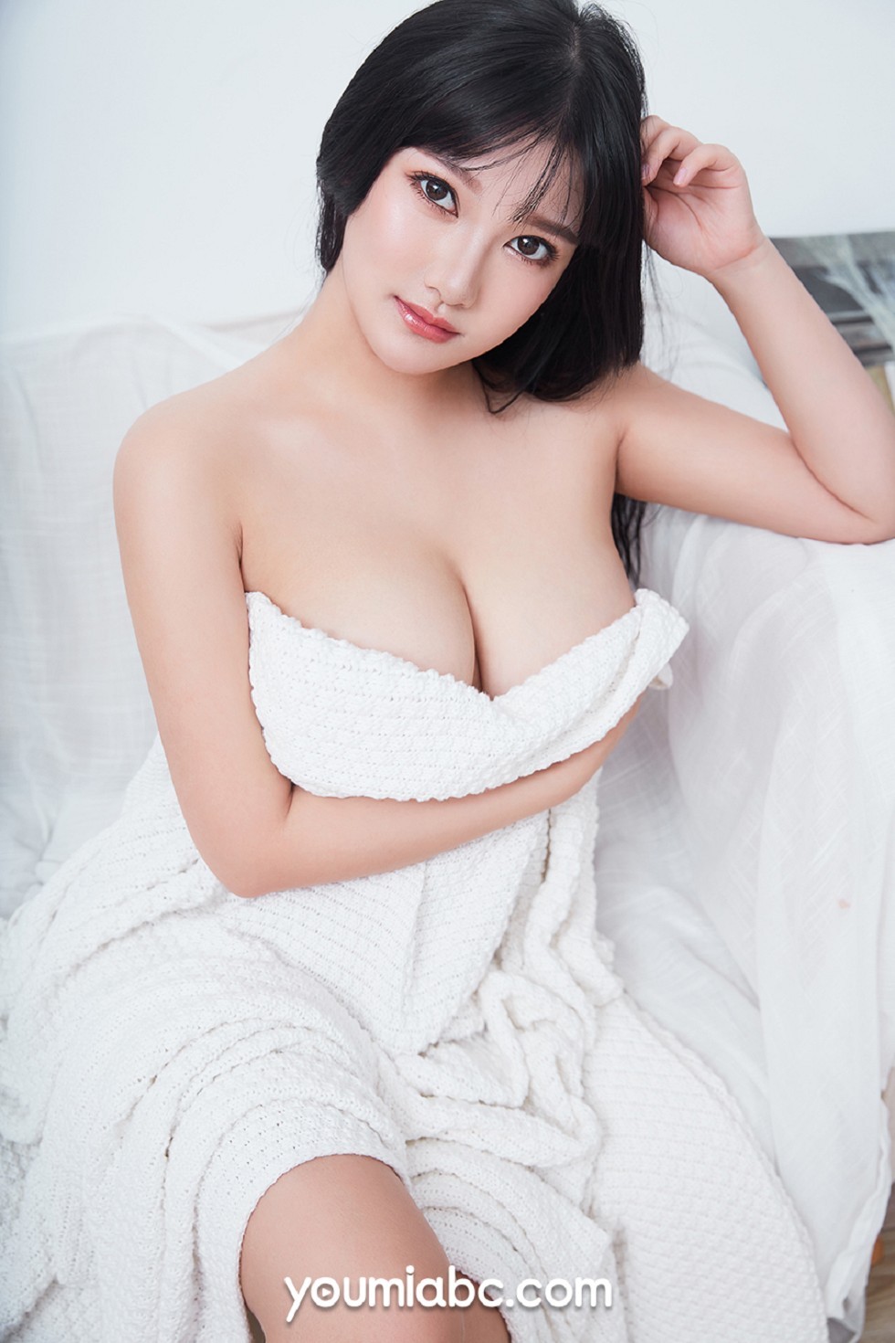[YouMi尤蜜]Vol.217_嫩模小尤奈居家私房性感真空白衬衣秀傲人豪乳极致诱惑写真49P