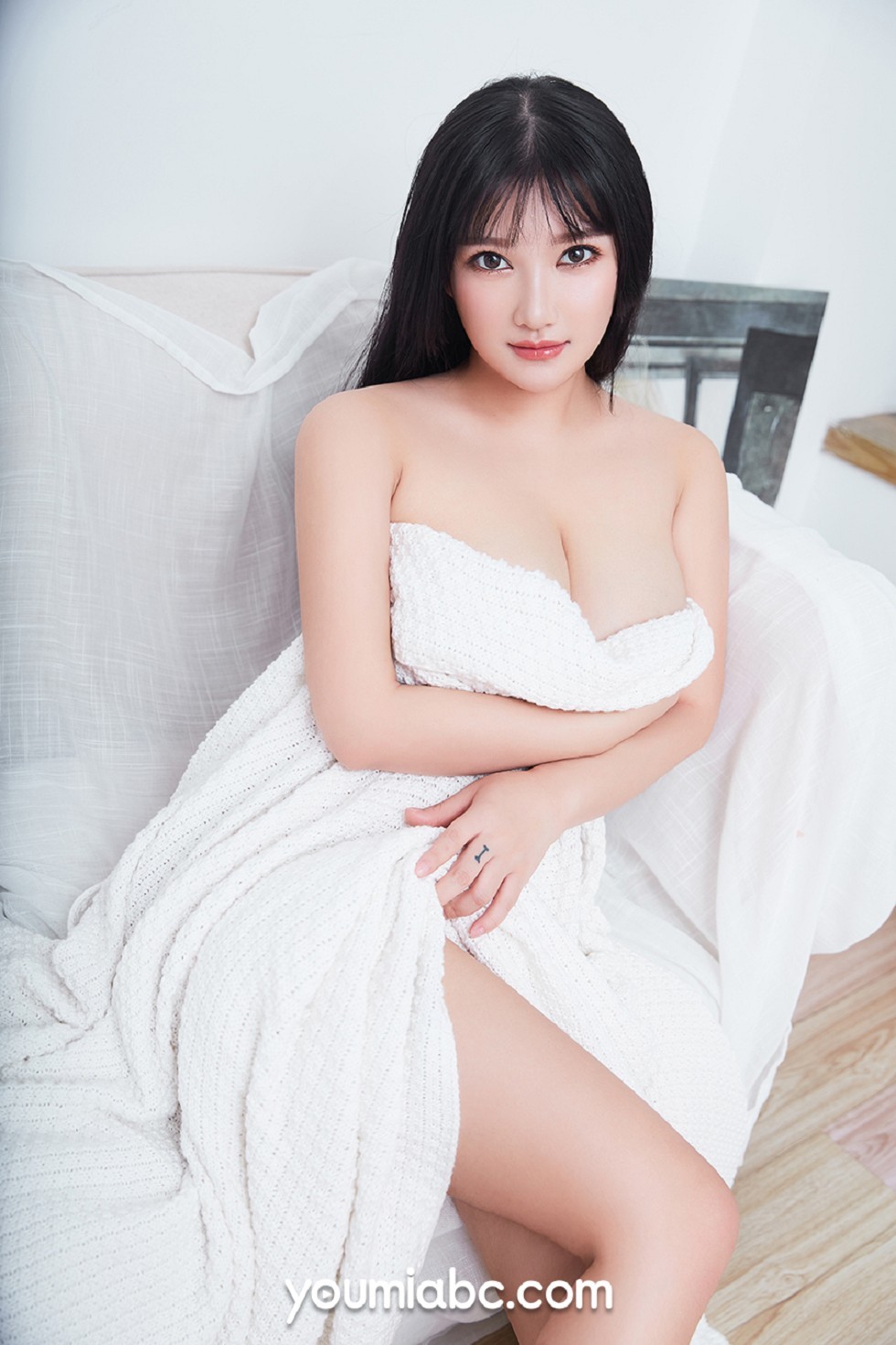 [YouMi尤蜜]Vol.217_嫩模小尤奈居家私房性感真空白衬衣秀傲人豪乳极致诱惑写真49P