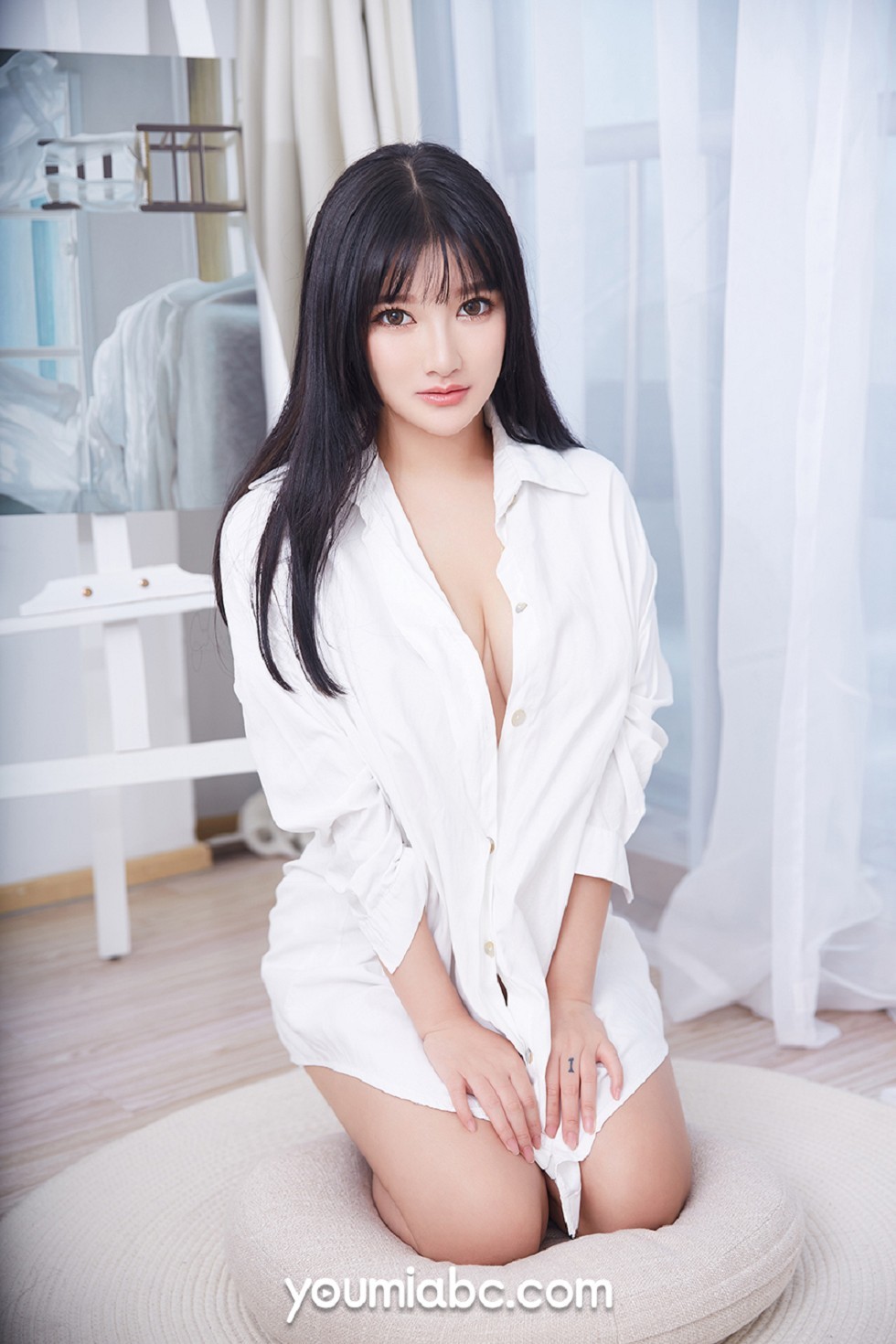 [YouMi尤蜜]Vol.217_嫩模小尤奈居家私房性感真空白衬衣秀傲人豪乳极致诱惑写真49P
