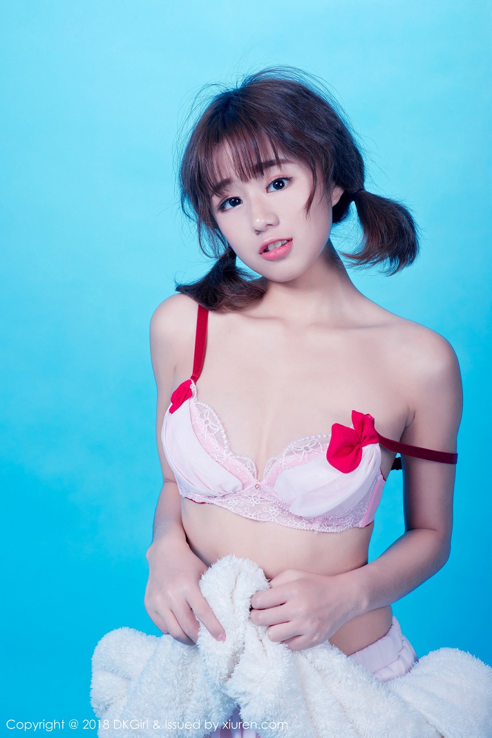 [DKGirl御女郎]Vol.066_嫩模仓井优香红色圣诞女郎真空半露美乳遮点火辣诱惑写真55P