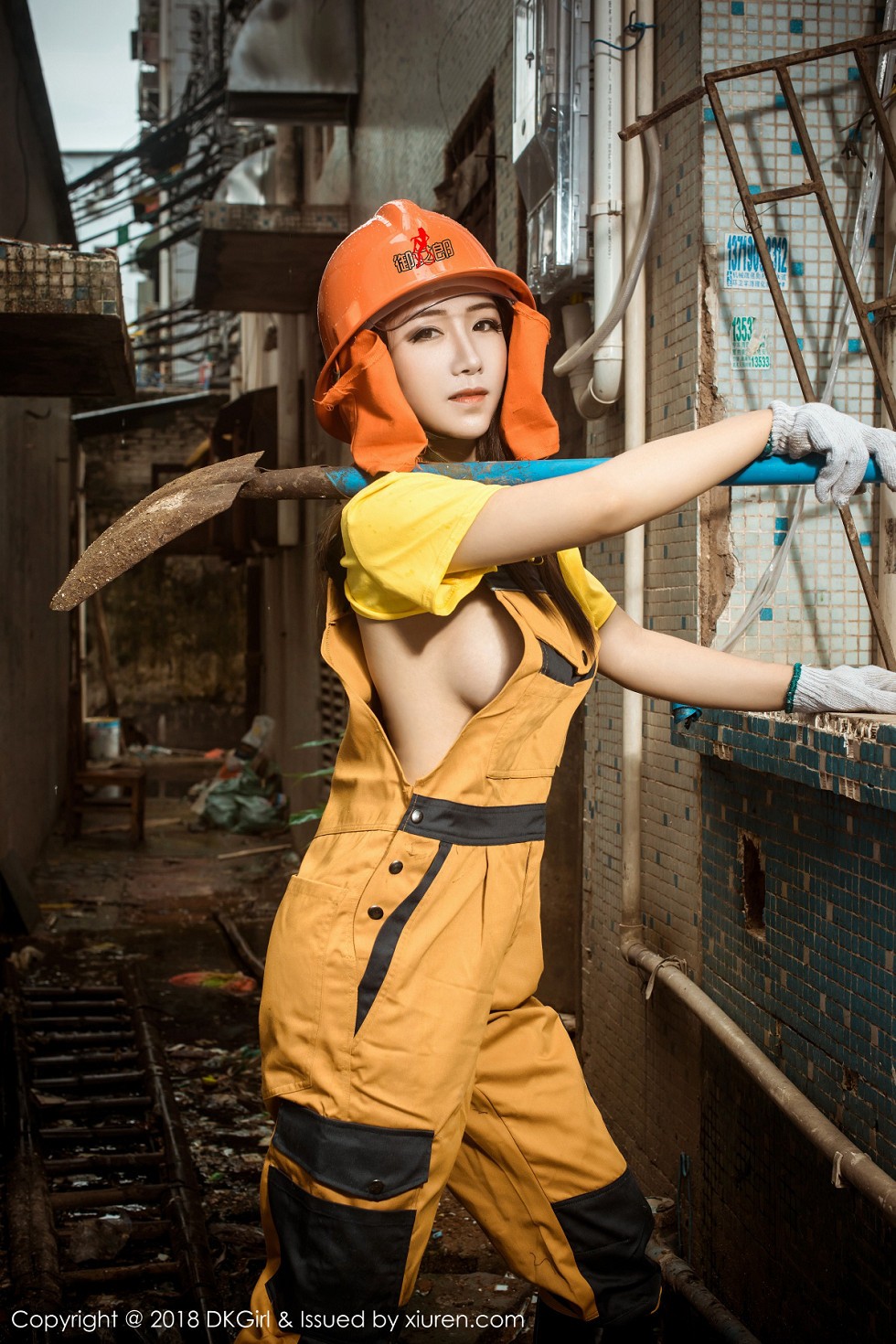 [DKGirl御女郎]Vol.077_嫩模媛美人真空工装+全裸上身露丰乳肥臀惹火诱惑写真50P