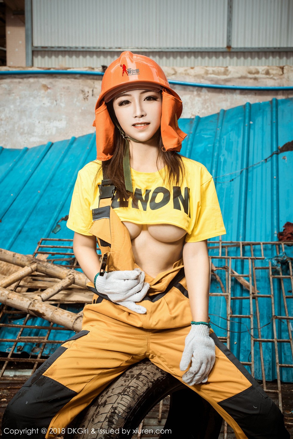 [DKGirl御女郎]Vol.077_嫩模媛美人真空工装+全裸上身露丰乳肥臀惹火诱惑写真50P