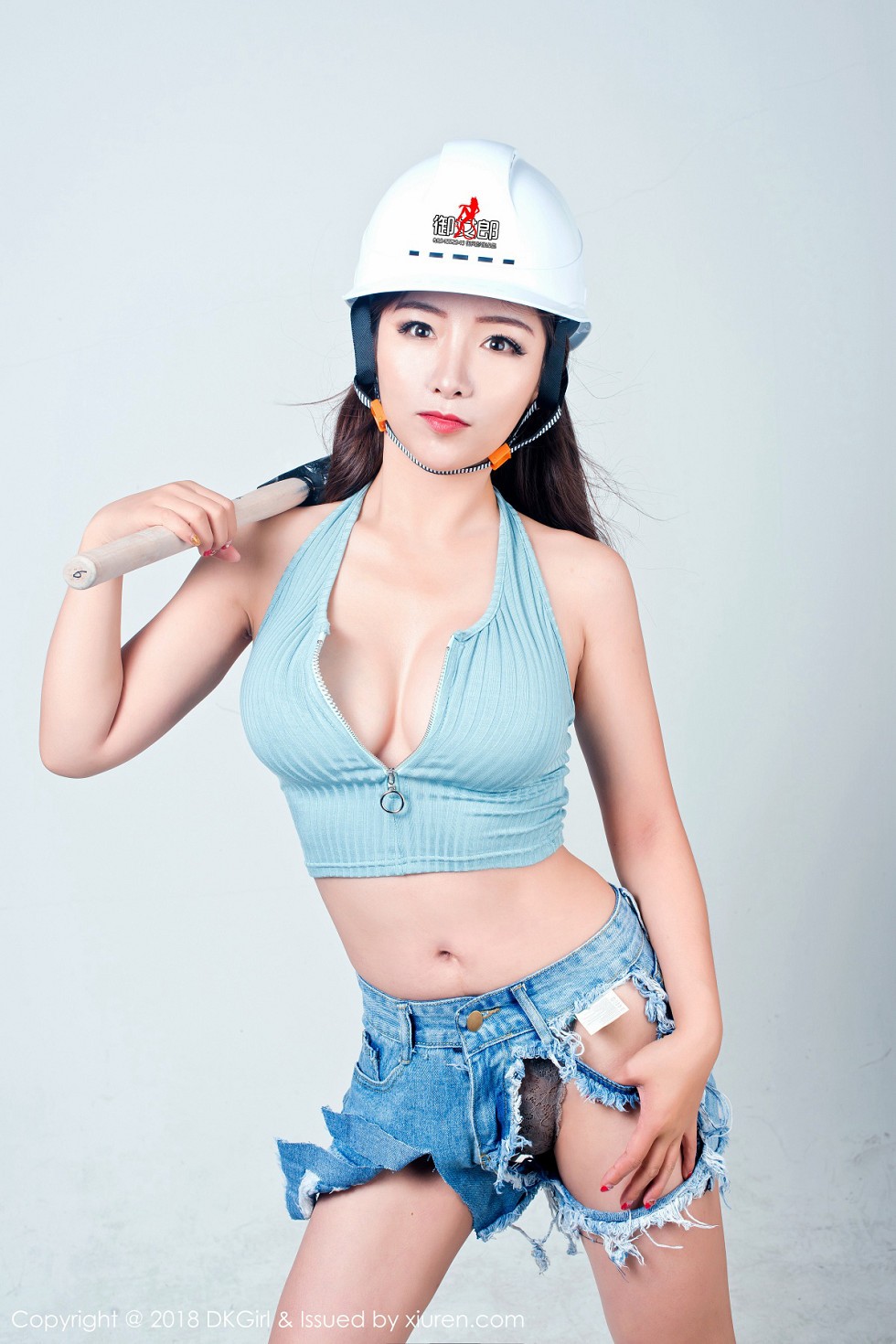 [DKGirl御女郎]Vol.077_嫩模媛美人真空工装+全裸上身露丰乳肥臀惹火诱惑写真50P