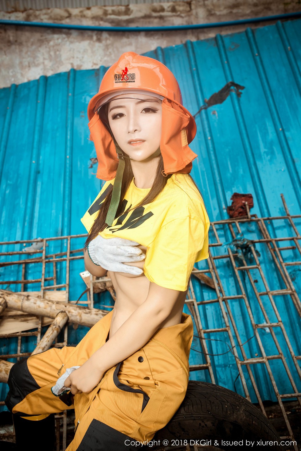 [DKGirl御女郎]Vol.077_嫩模媛美人真空工装+全裸上身露丰乳肥臀惹火诱惑写真50P