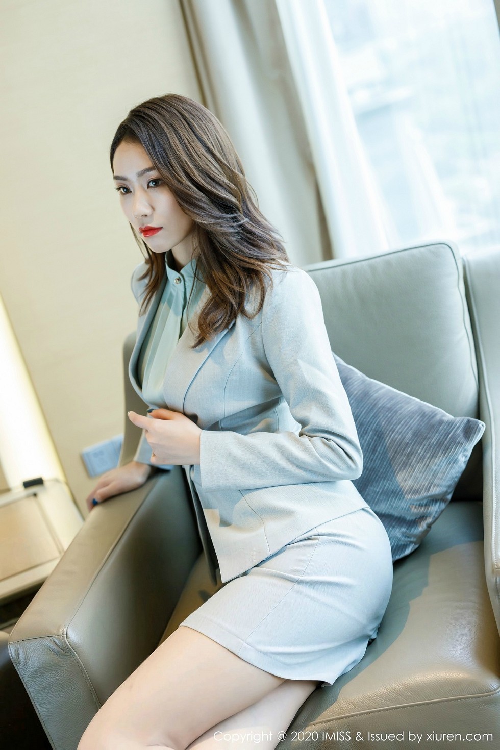 [IMISS爱蜜社]Vol.466_嫩模方子萱私房职业秘书装半脱露蕾丝内衣诱人写真83P