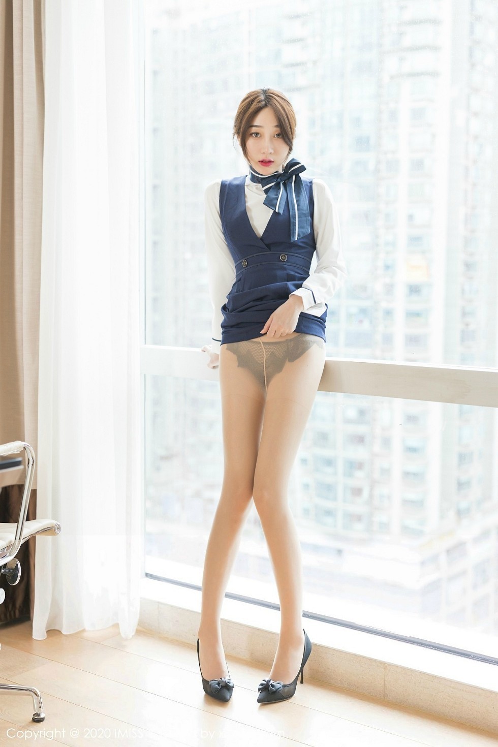 [IMISS爱蜜社]Vol.468_嫩模九月生私房脱职业制服露黑色内衣配肉丝袜诱惑写真86P